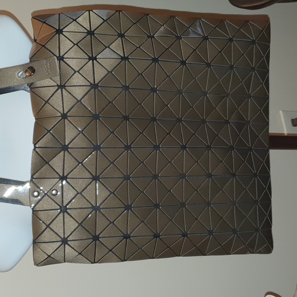 Beautiful Issey Miyake tote handbag. - Picture 2 of 10